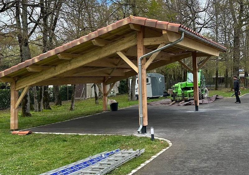 Fertig aufgebautes Carport