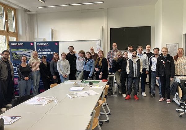 Gruppenbild im Klassenraum