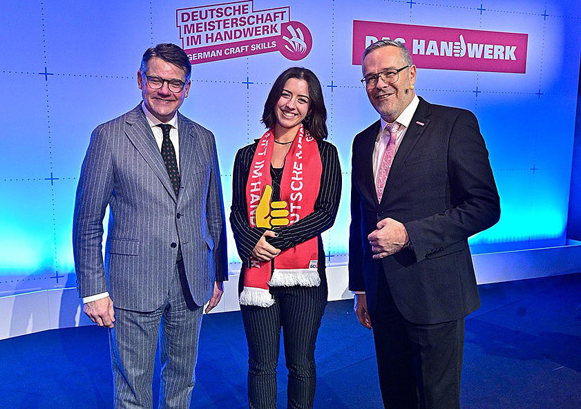 Gruppenfoto bei der Siegerehrung in Frankfurt im Dezember 2025